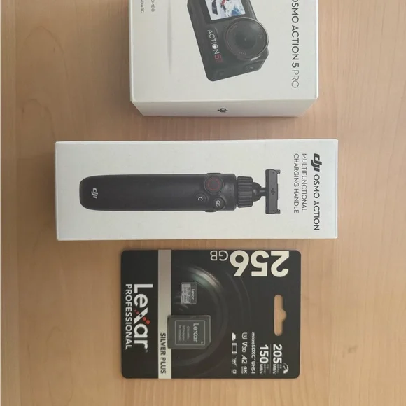 256GB Silver Plus microSDXC Card with Adapter - Picture 4 of 4